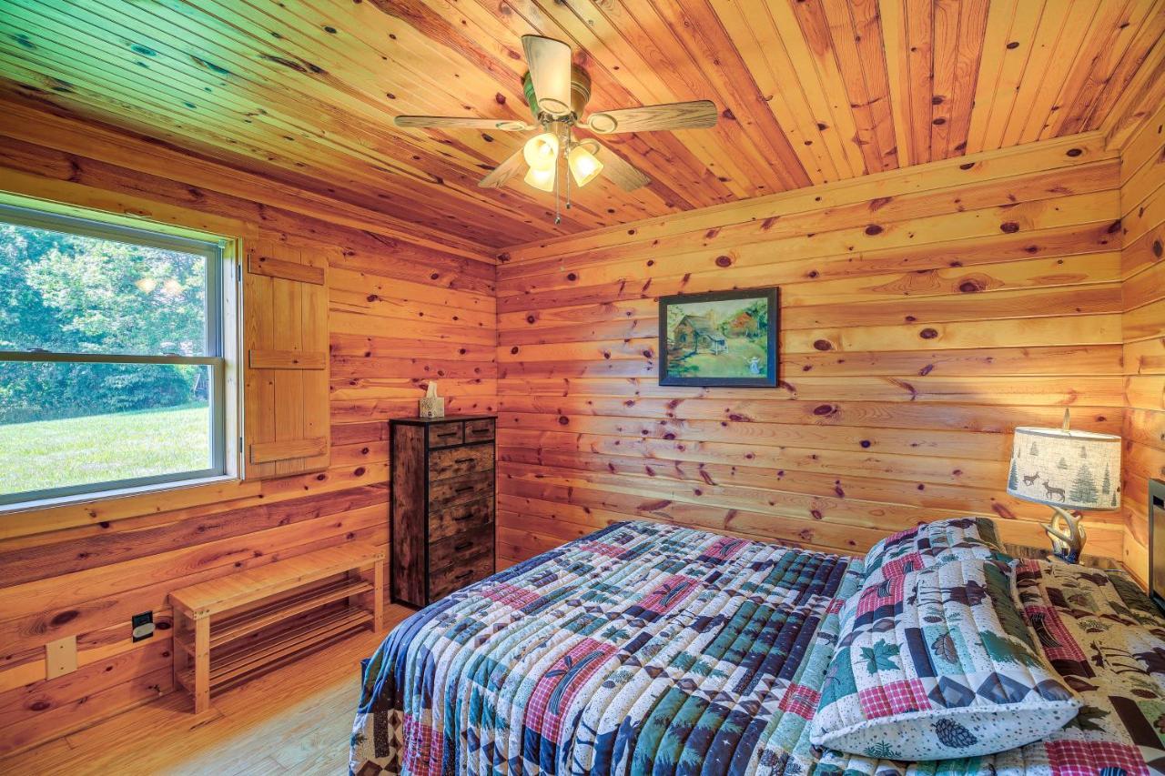Blue Ridge Mountain Cabin With Views And Hot Tub Sparta Exterior photo